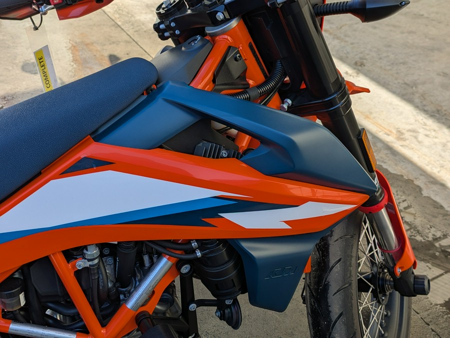 2024 KTM 690 SMC R