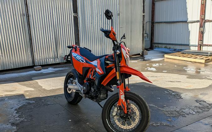 2024 KTM 690 SMC R