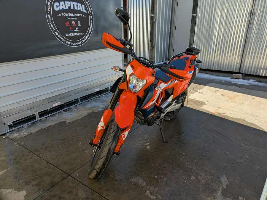 2024 KTM 690 SMC R