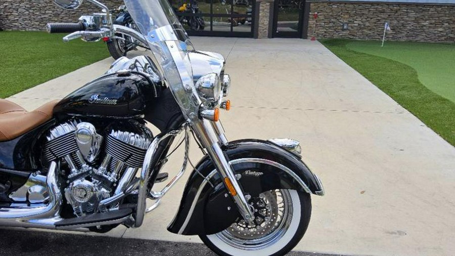 2017 Indian Motorcycle® Chief® Vintage Willow Green Over Ivory Cream