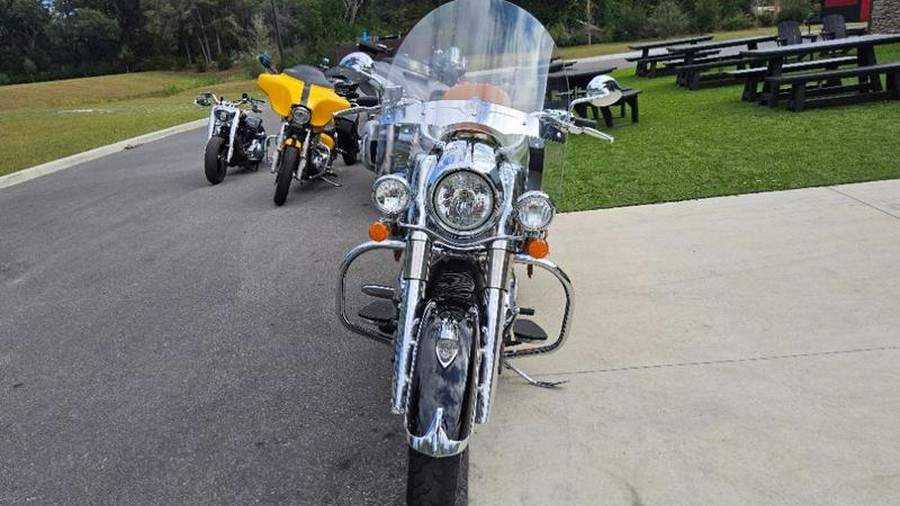 2017 Indian Motorcycle® Chief® Vintage Willow Green Over Ivory Cream