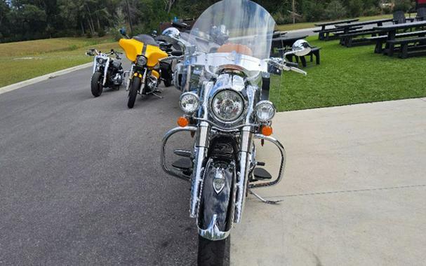 2017 Indian Chief Vintage Willow Green Over Ivory Cream Vintage