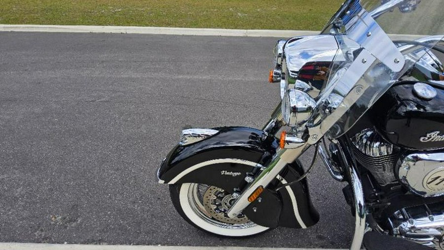 2017 Indian Motorcycle® Chief® Vintage Willow Green Over Ivory Cream