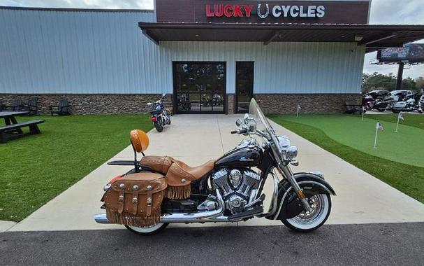 2017 Indian Motorcycle® Chief® Vintage Willow Green Over Ivory Cream