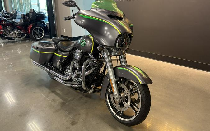 2015 Harley-Davidson® Street Glide® Charcoal Satin