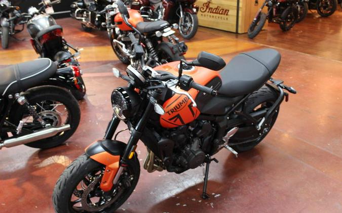 2023 Triumph Trident 660 Matte Baja Orange / Matte Storm Grey