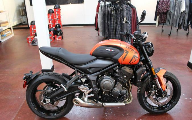 2023 Triumph Trident 660 Matte Baja Orange / Matte Storm Grey