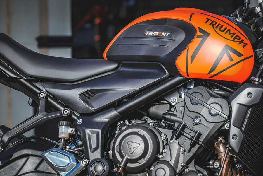 2023 Triumph Trident 660 Matte Baja Orange / Matte Storm Grey