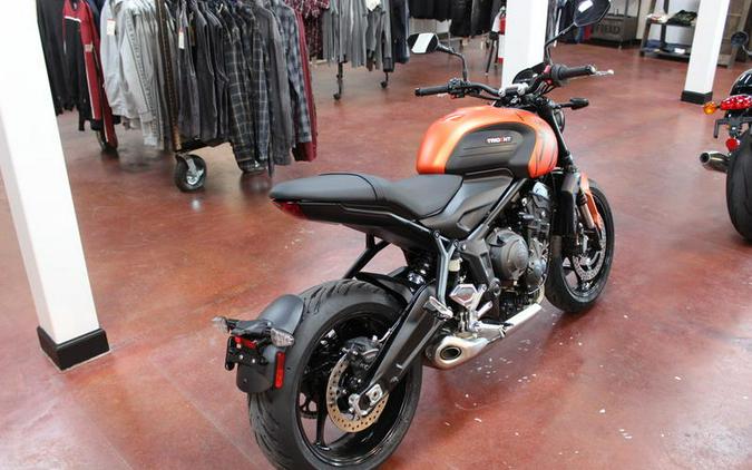 2023 Triumph Trident 660 Matte Baja Orange / Matte Storm Grey