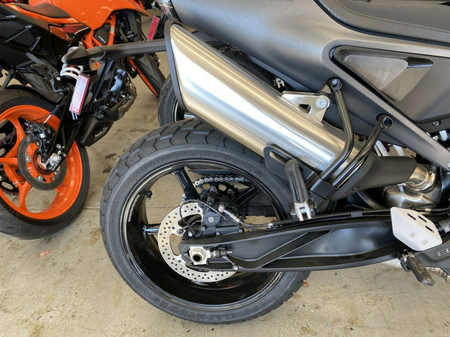 2025 Husqvarna Motorcycles SVARTPILEN 801