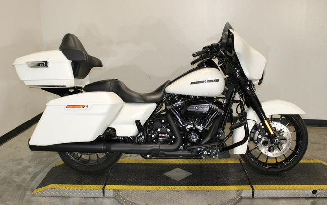 2018 Harley-Davidson® FLHXS - Street Glide® Special