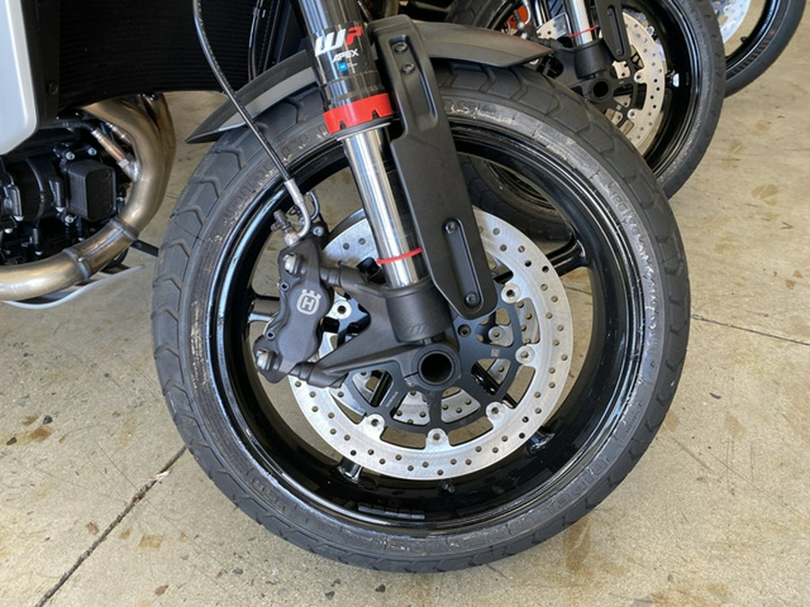 2025 Husqvarna Motorcycles SVARTPILEN 801