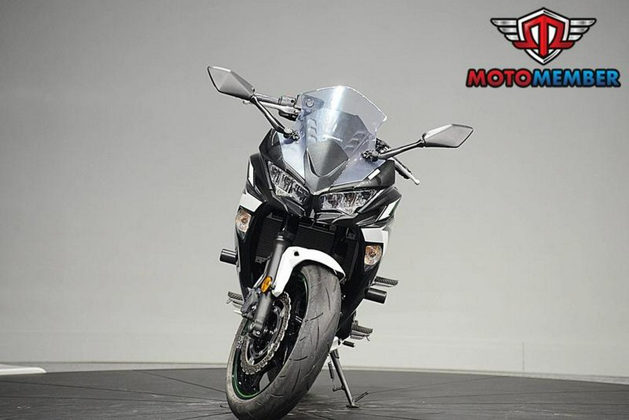 2022 Kawasaki Ninja® 650 Pearl Robotic White/Metallic Carbon Gray