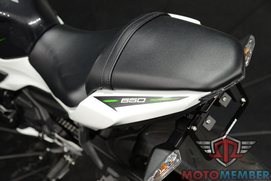 2022 Kawasaki Ninja® 650 Pearl Robotic White/Metallic Carbon Gray
