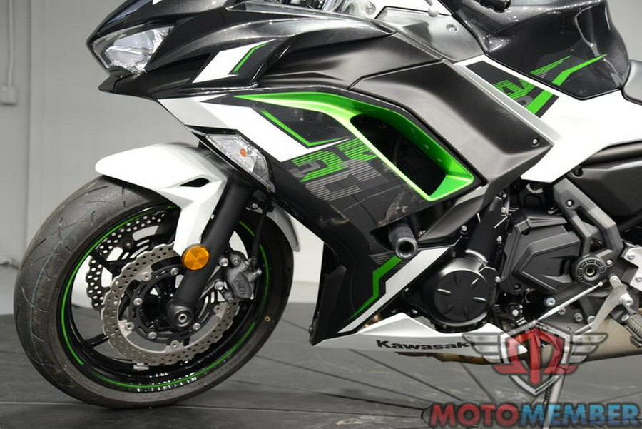 2022 Kawasaki Ninja® 650 Pearl Robotic White/Metallic Carbon Gray