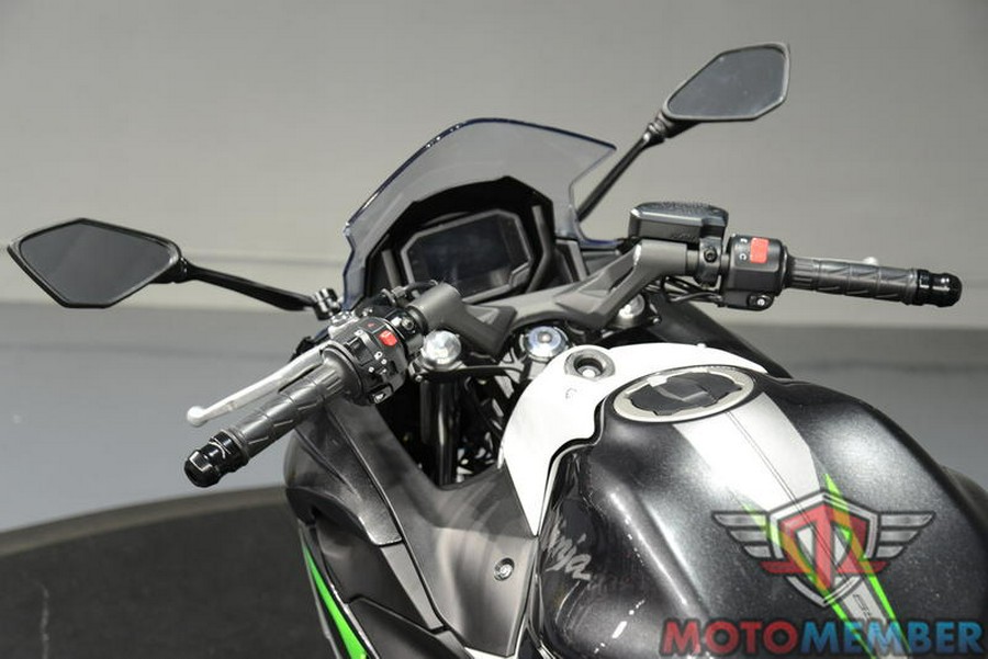 2022 Kawasaki Ninja® 650 Pearl Robotic White/Metallic Carbon Gray