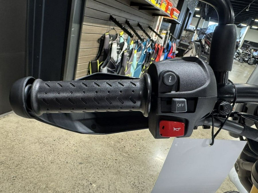 2026 Triumph Scrambler 400 XC Vanilla White