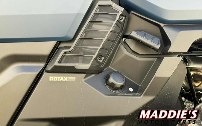 2026 Can-Am Defender Limited HD11