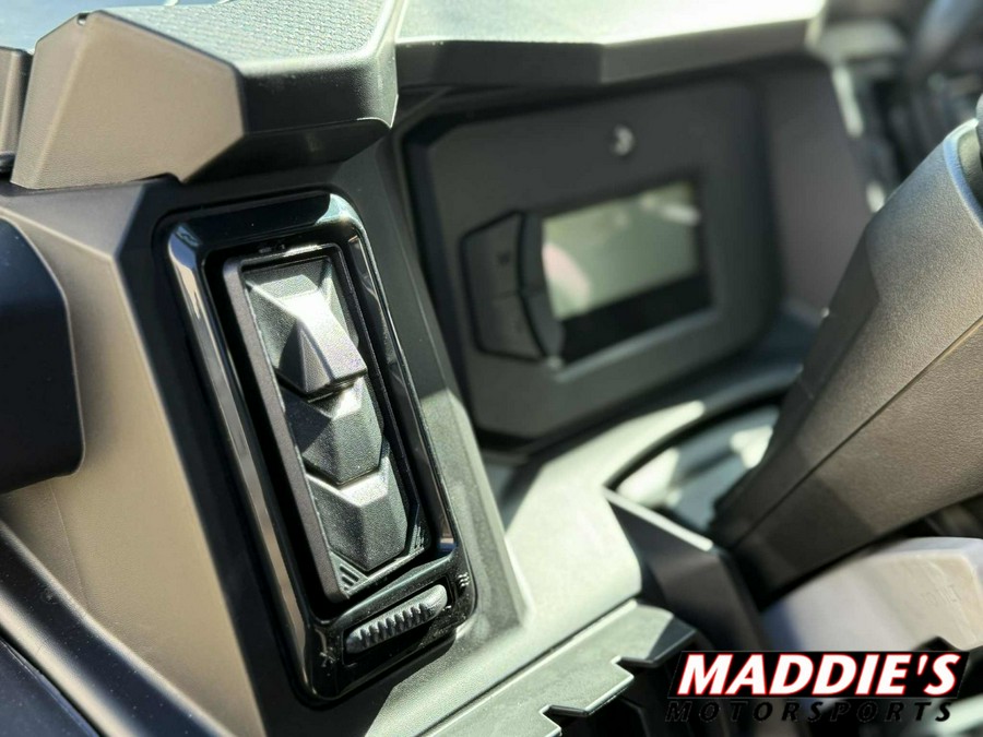 2026 Can-Am Defender Limited HD11