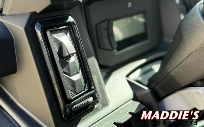 2026 Can-Am Defender Limited HD11