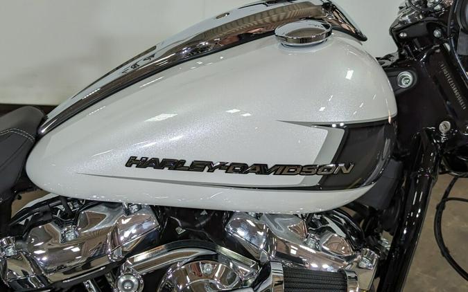 2024 Harley-Davidson Breakout 117 White Onyx Pearl - Black Finish