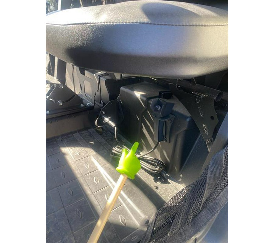 2025 Can-Am Defender HD9