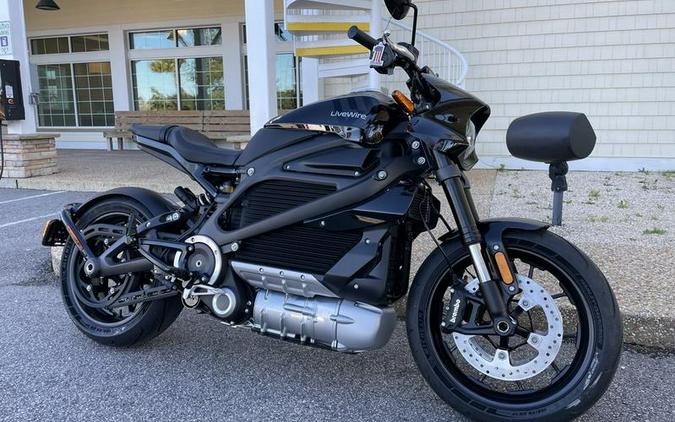 2021 LiveWire One Review [27 Fast Facts – Electric Motorcycle]