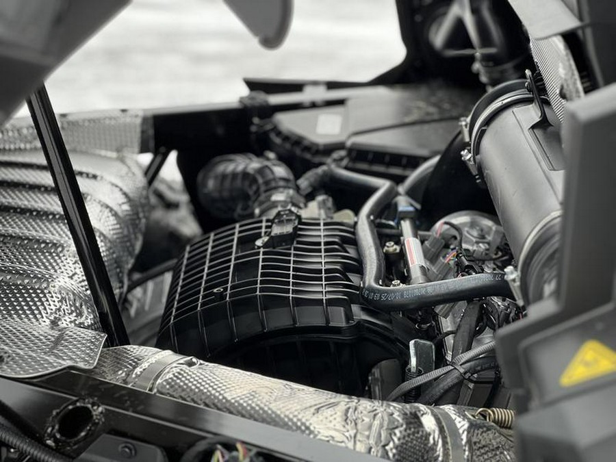 2026 Can-Am® Defender MAX Limited HD11