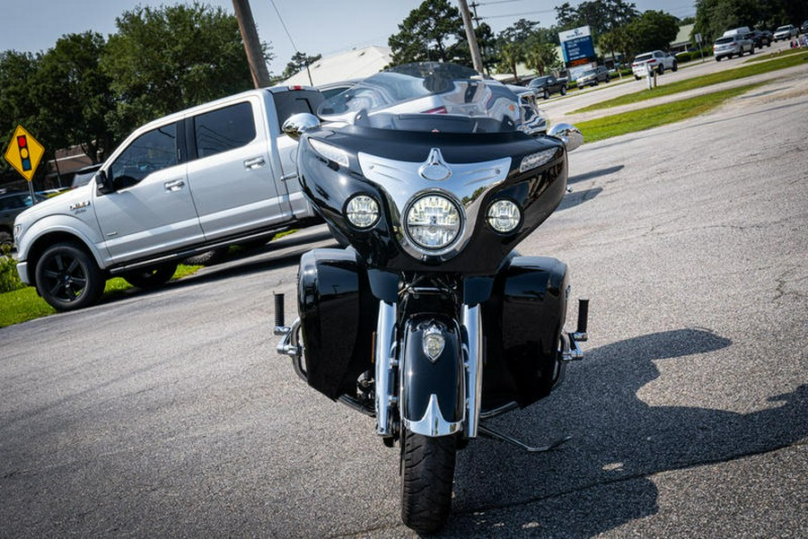 2017 Indian Motorcycle® Roadmaster® Thunder Black