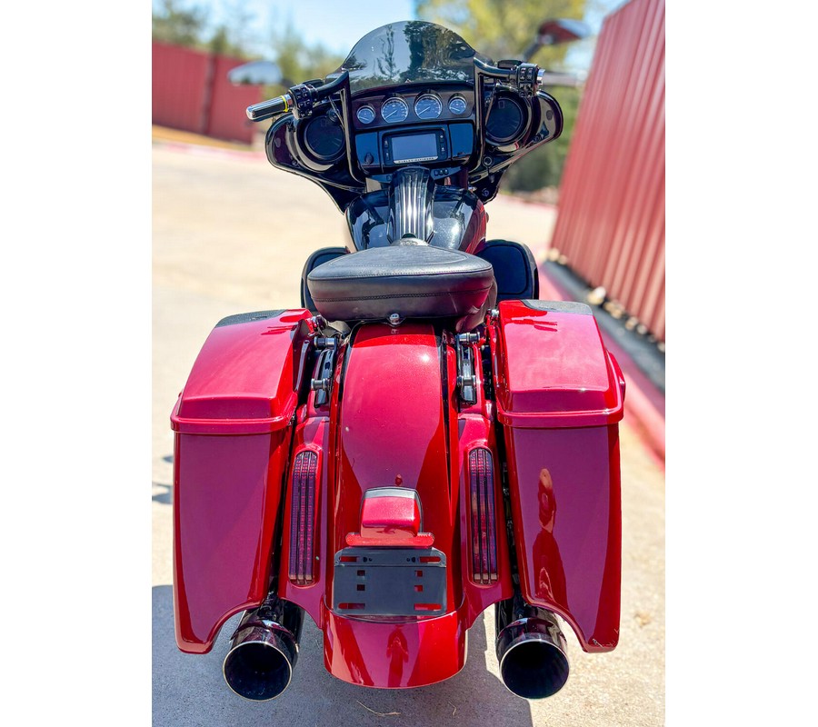 2017 Harley-Davidson® CVO™ Street Glide® FLHXSE Starfire Black/Atomic Red with Contrast Chrome Aggre