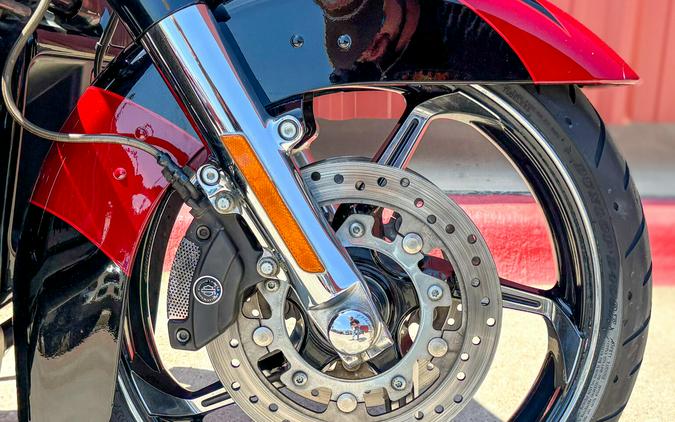 2017 Harley-Davidson® CVO™ Street Glide® FLHXSE Starfire Black/Atomic Red with Contrast Chrome Aggre