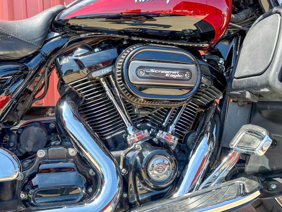 2017 Harley-Davidson® CVO™ Street Glide® FLHXSE Starfire Black/Atomic Red with Contrast Chrome Aggre