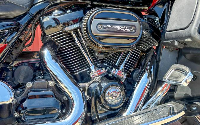 2017 Harley-Davidson® CVO™ Street Glide® FLHXSE Starfire Black/Atomic Red with Contrast Chrome Aggre