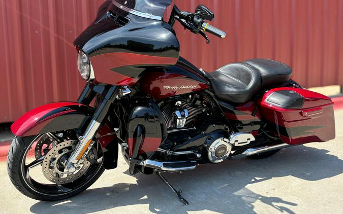 2017 Harley-Davidson® CVO™ Street Glide® FLHXSE Starfire Black/Atomic Red with Contrast Chrome Aggre