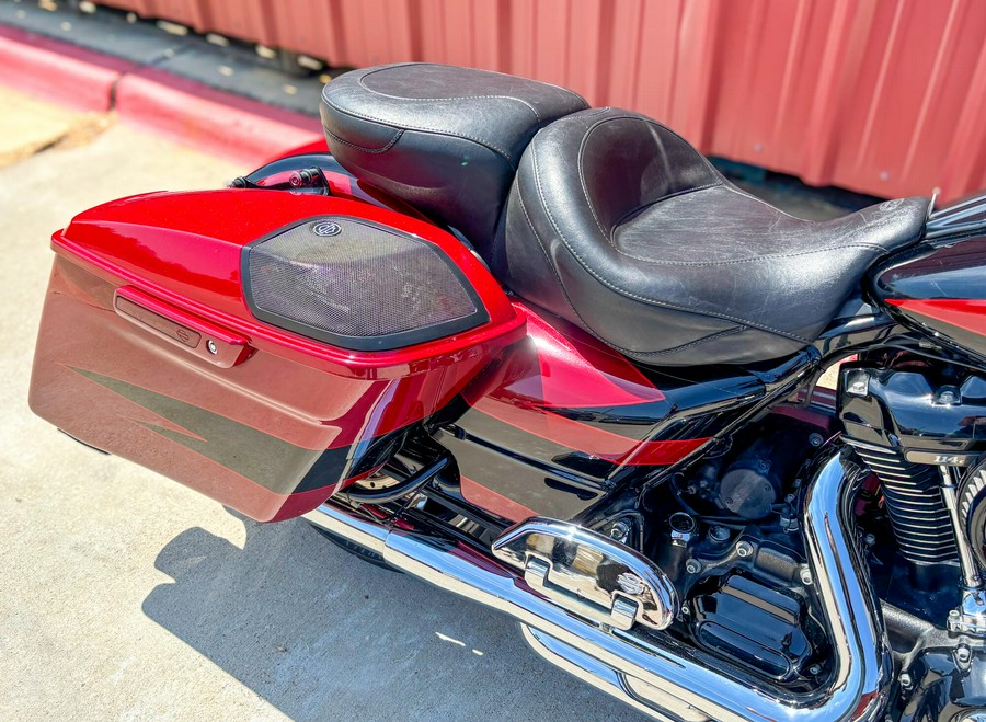 2017 Harley-Davidson® CVO™ Street Glide® FLHXSE Starfire Black/Atomic Red with Contrast Chrome Aggre