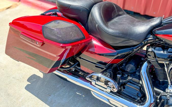 2017 Harley-Davidson® CVO™ Street Glide® FLHXSE Starfire Black/Atomic Red with Contrast Chrome Aggre