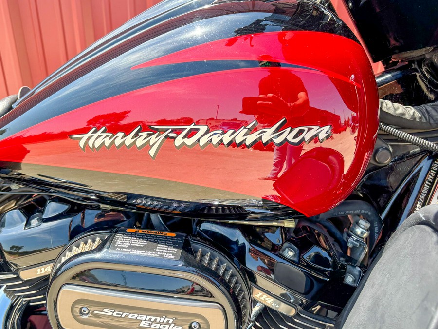 2017 Harley-Davidson® CVO™ Street Glide® FLHXSE Starfire Black/Atomic Red with Contrast Chrome Aggre