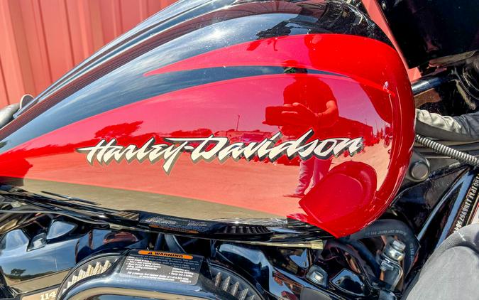 2017 Harley-Davidson® CVO™ Street Glide® FLHXSE Starfire Black/Atomic Red with Contrast Chrome Aggre