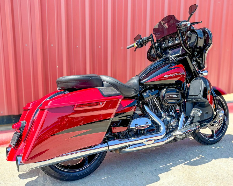 2017 Harley-Davidson® CVO™ Street Glide® FLHXSE Starfire Black/Atomic Red with Contrast Chrome Aggre