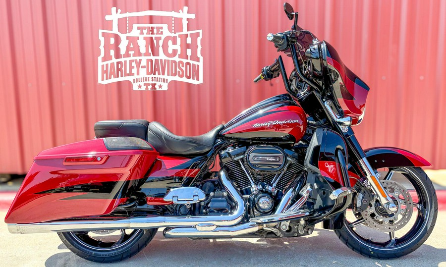 2017 Harley-Davidson® CVO™ Street Glide® FLHXSE Starfire Black/Atomic Red with Contrast Chrome Aggre