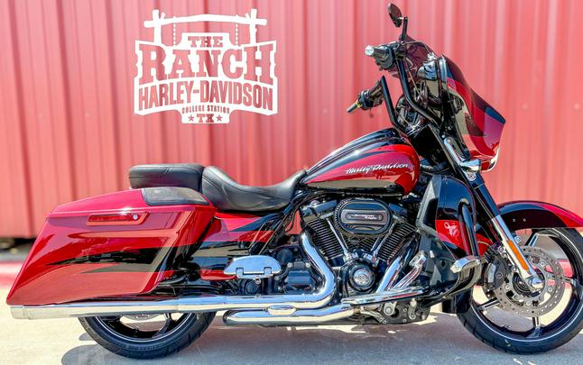 2017 Harley-Davidson® CVO™ Street Glide® FLHXSE Starfire Black/Atomic Red with Contrast Chrome Aggre