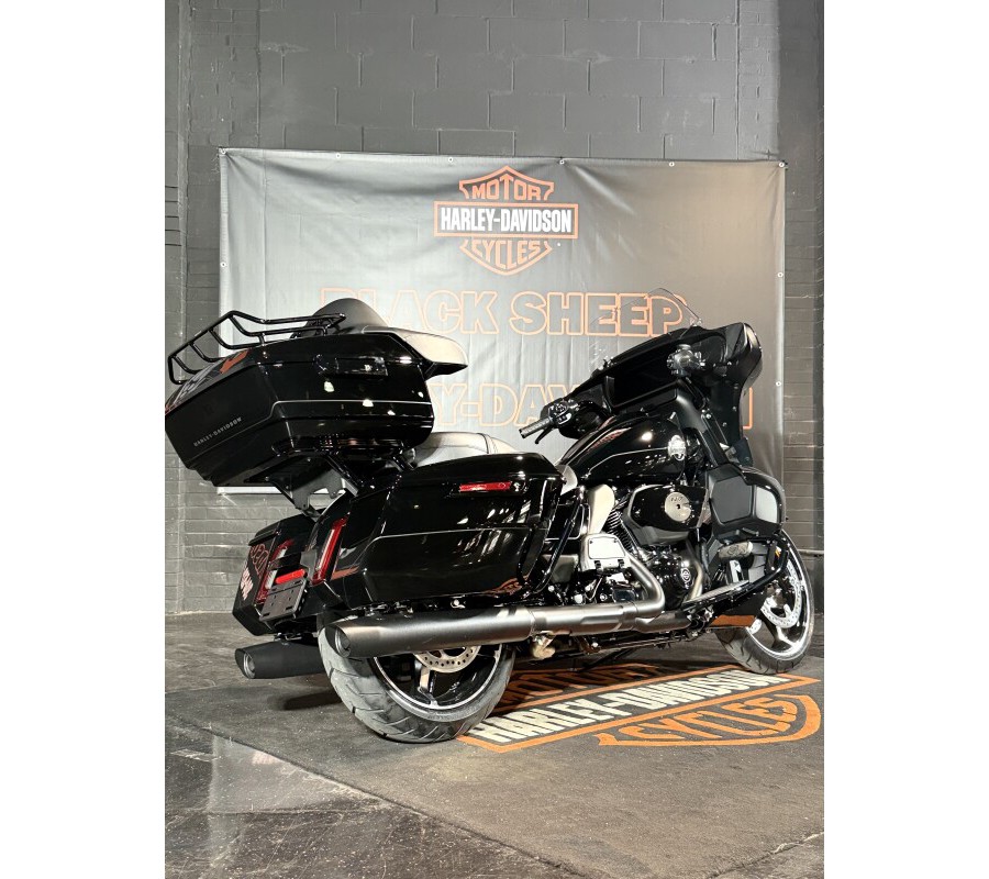 New 2025 Harley-Davidson Street Glide Ultra FLHXU Motorcycle For Sale In Huntington, WV