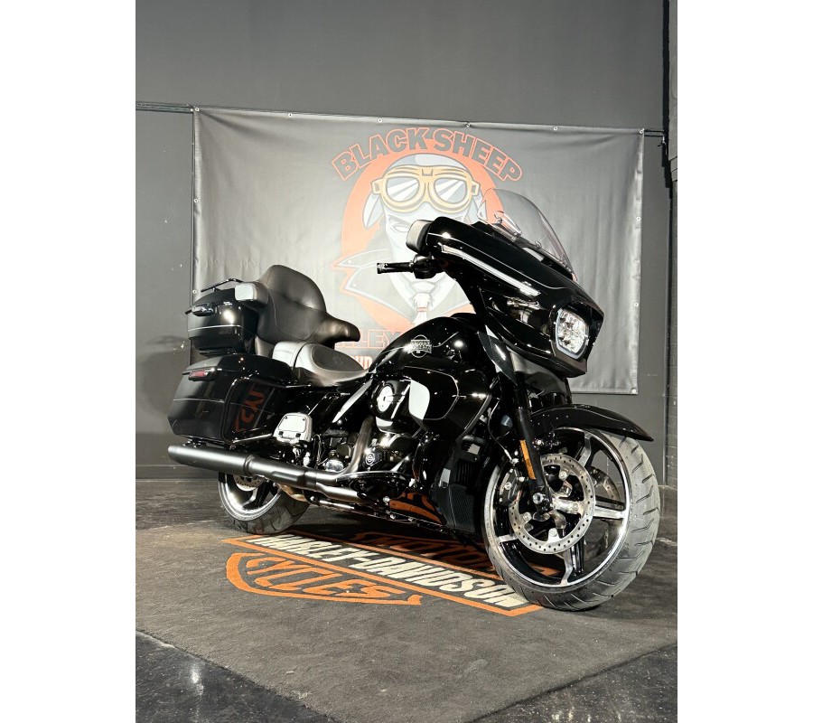 New 2025 Harley-Davidson Street Glide Ultra FLHXU Motorcycle For Sale In Huntington, WV