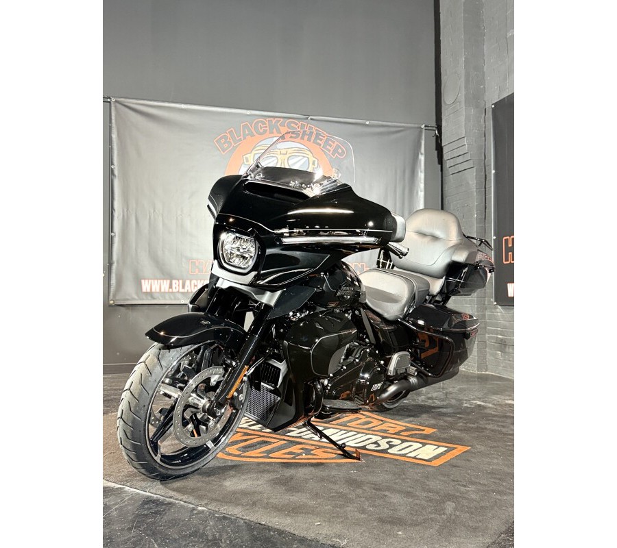 New 2025 Harley-Davidson Street Glide Ultra FLHXU Motorcycle For Sale In Huntington, WV