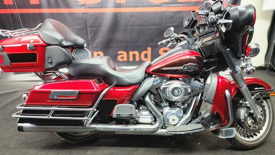 2012 Harley-Davidson® FLHTCU