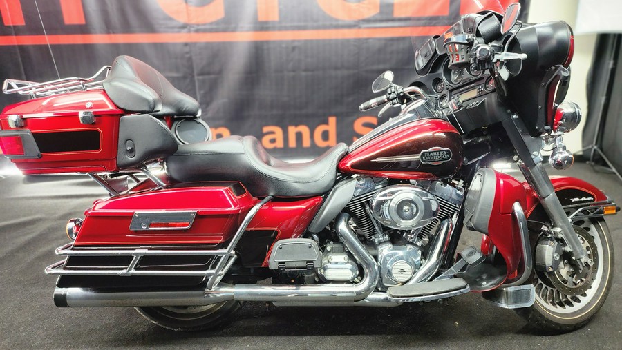 2012 Harley-Davidson® FLHTCU