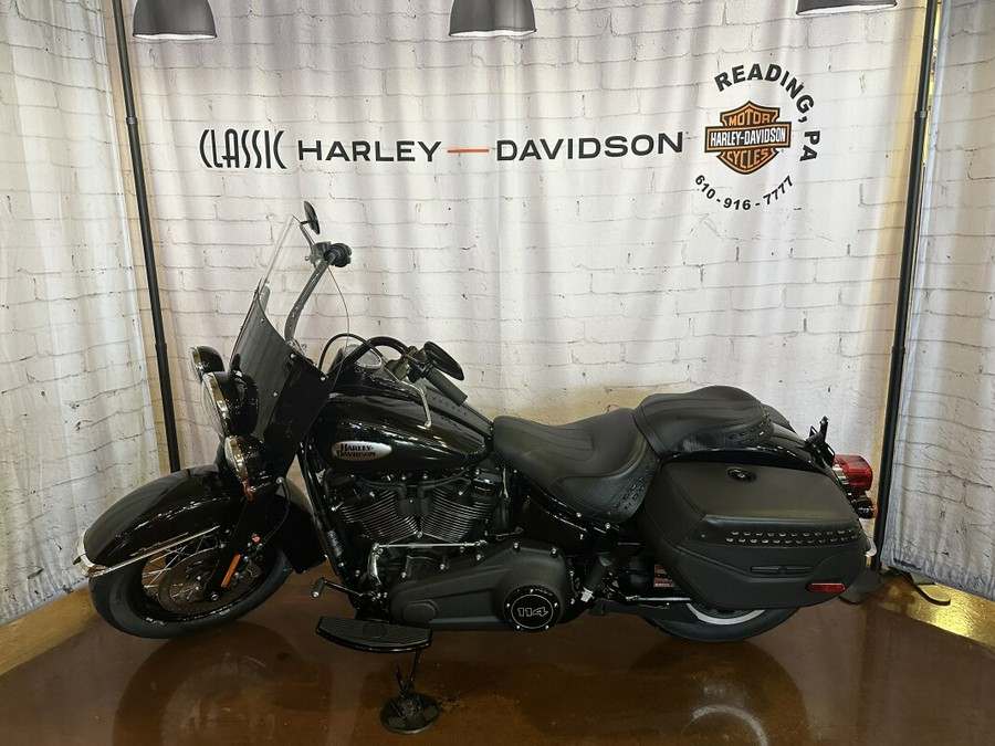 2024 Harley-Davidson Heritage Classic FLHCS Vivid Black