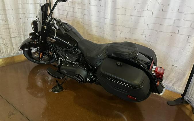 2024 Harley-Davidson Heritage Classic FLHCS Vivid Black