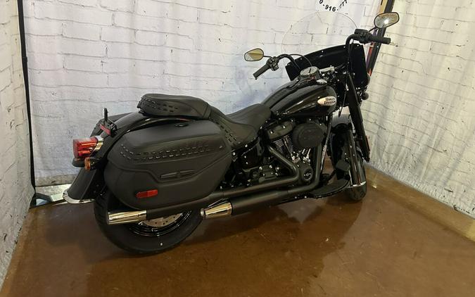 2024 Harley-Davidson Heritage Classic FLHCS Vivid Black