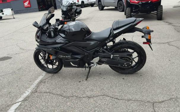 2023 Yamaha YZF-R3 ABS
